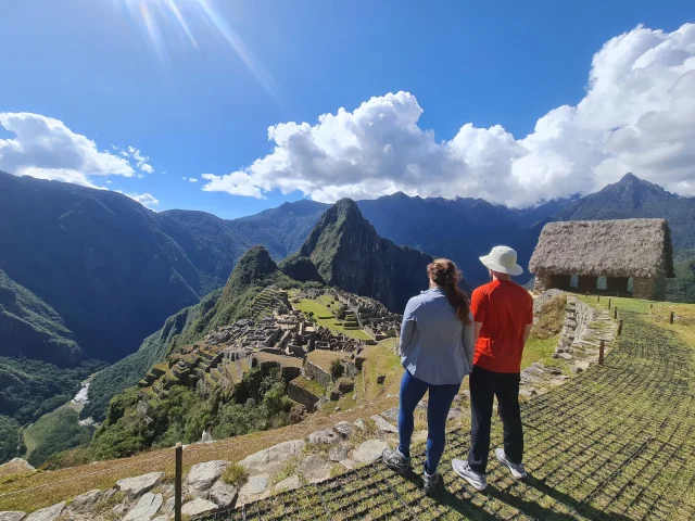 Valle Sagrado Clásico con Conexión a Machu Picchu (2 Días)