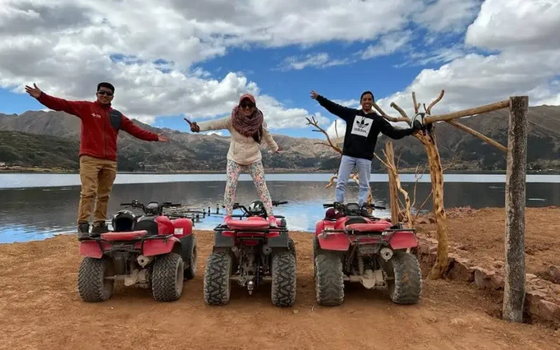 Tour en Cuatrimotos: Morada de los Dioses + Laguna Piuray (Medio Día)
